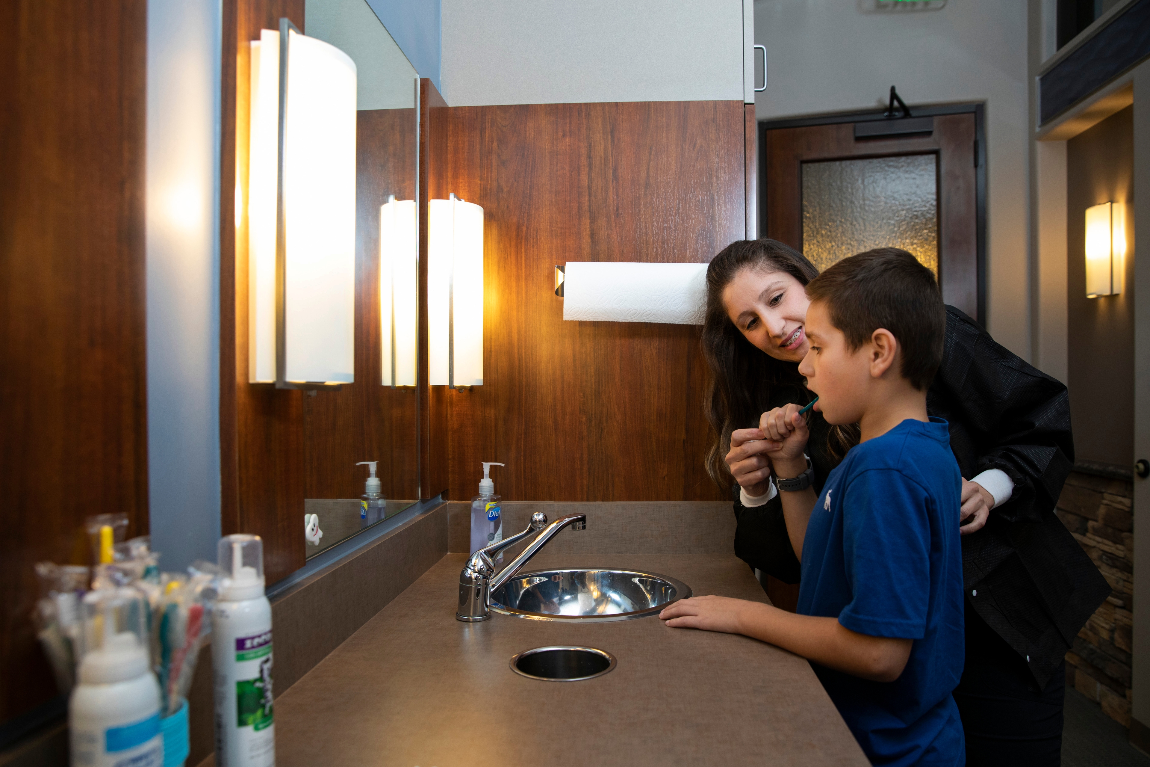 A child arriving for a preventive cleaning