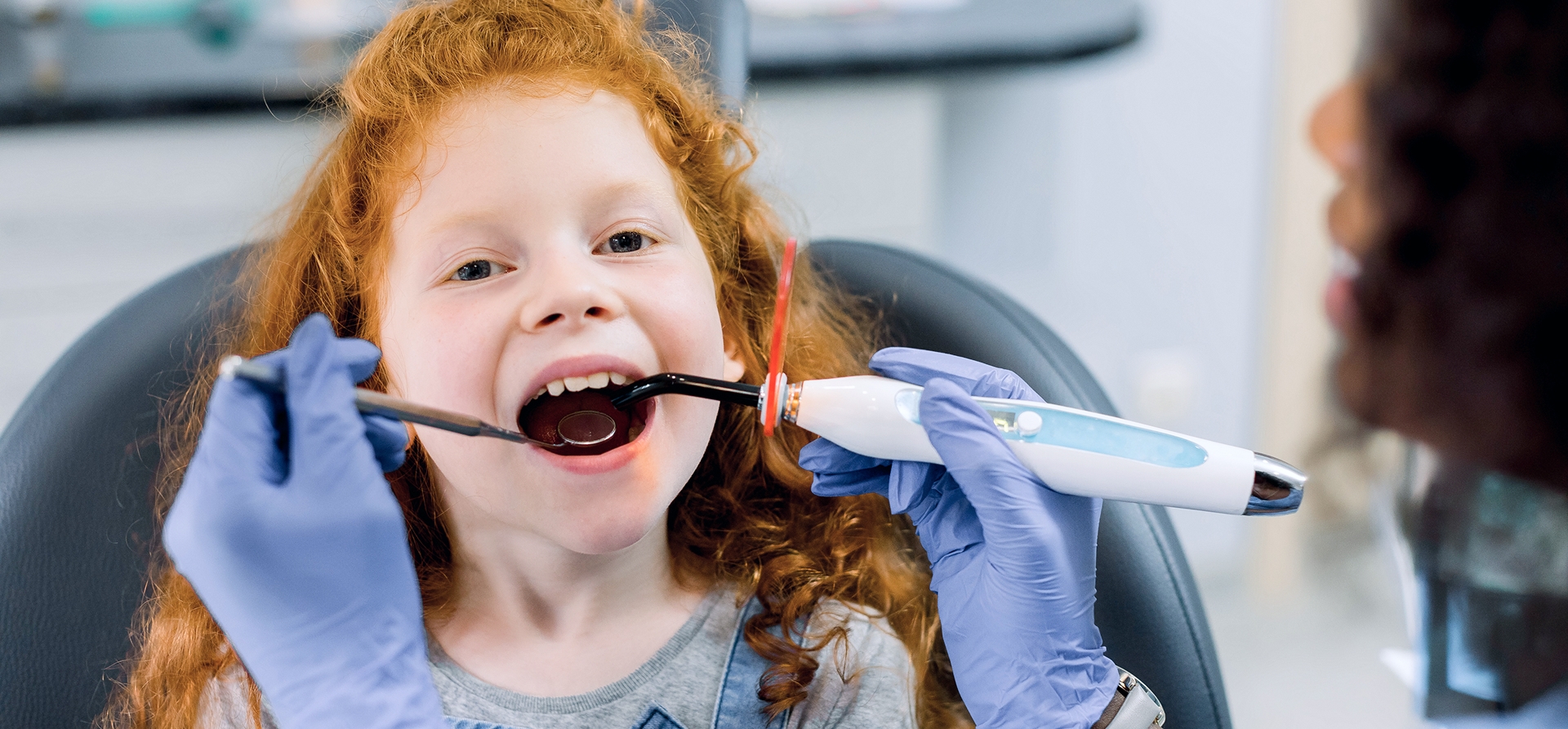 Dentist explaining a screening result to a parent
