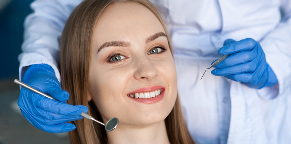 Teen managing sensitivity after whitening